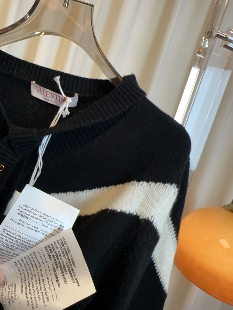 Va1e*ntin0 sweater